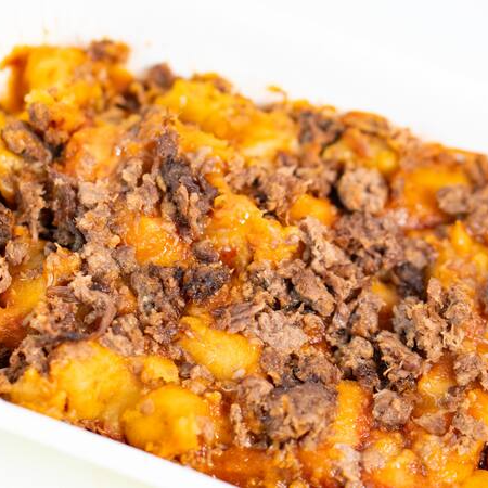 “Delicioso nhoque artesanal de mandioquinha, super macio e envolvido em um saboroso ragú de carne cozido lentamente com molho de tomate caseiro e temperos especiais. Uma refeição leve, sofisticada e cheia de sabor em cada garfada. Porção de 300g.”