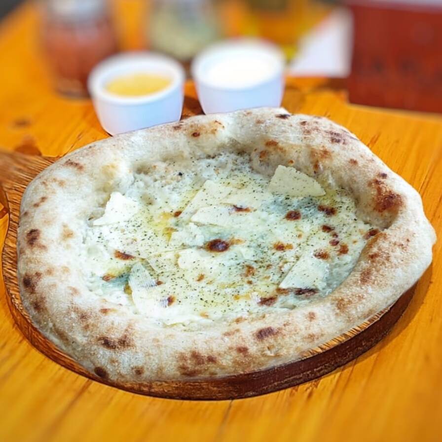 Pizza Cuatro Quesos