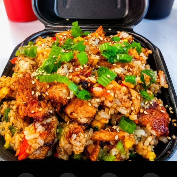 YAKIMESHI DE POLLO
