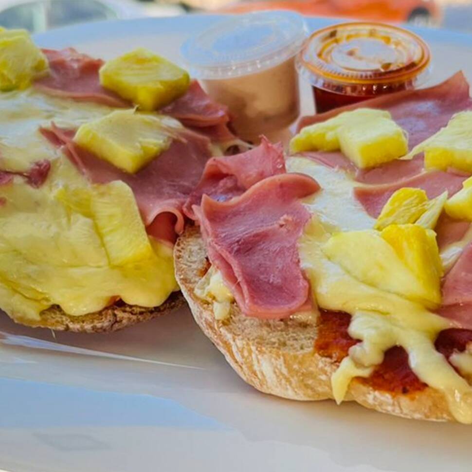 TORTA HAWAINA+AGUA FRESCA DEL DIA