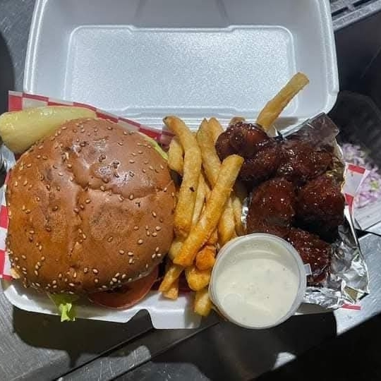 Hamburguesa Papas y Boneles