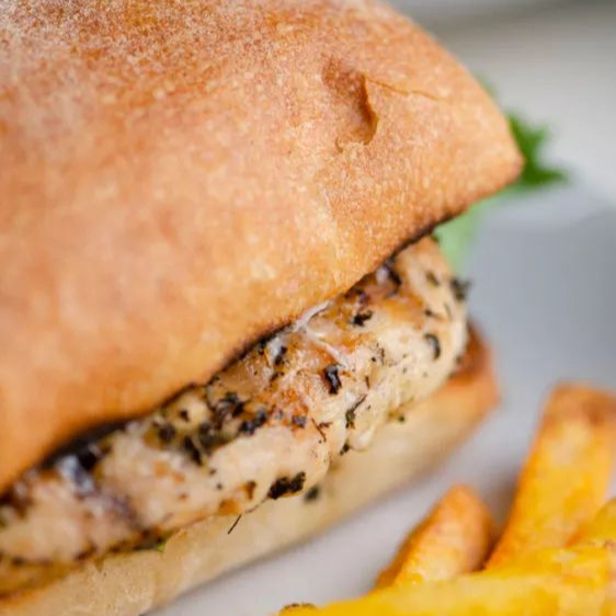 CIABATTA SANDWICH DE POLLO AL BBQ
