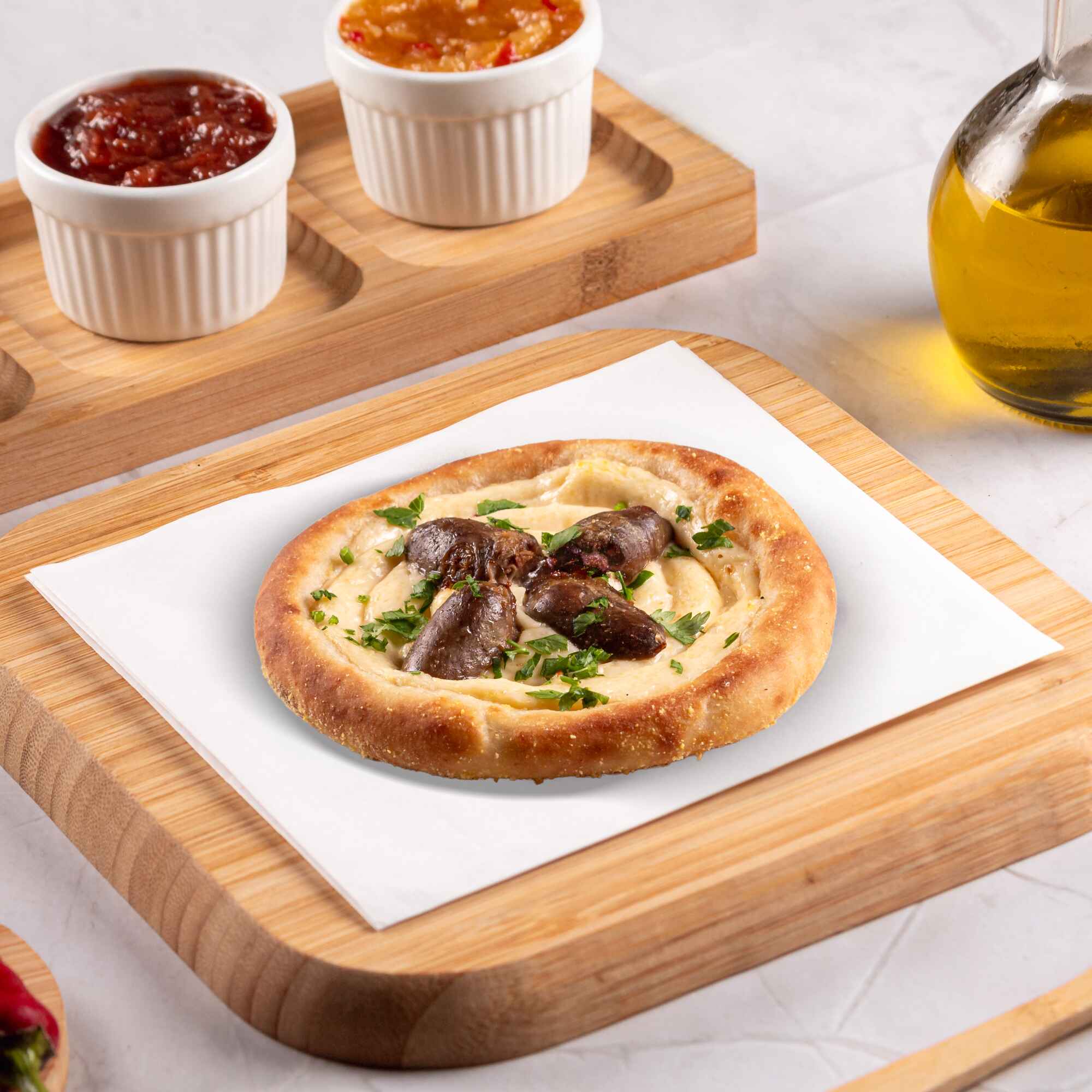 Recheada com pasta de alho artesanal e coração de galinha, uma explosão de sabor que vai surpreender seu paladar.