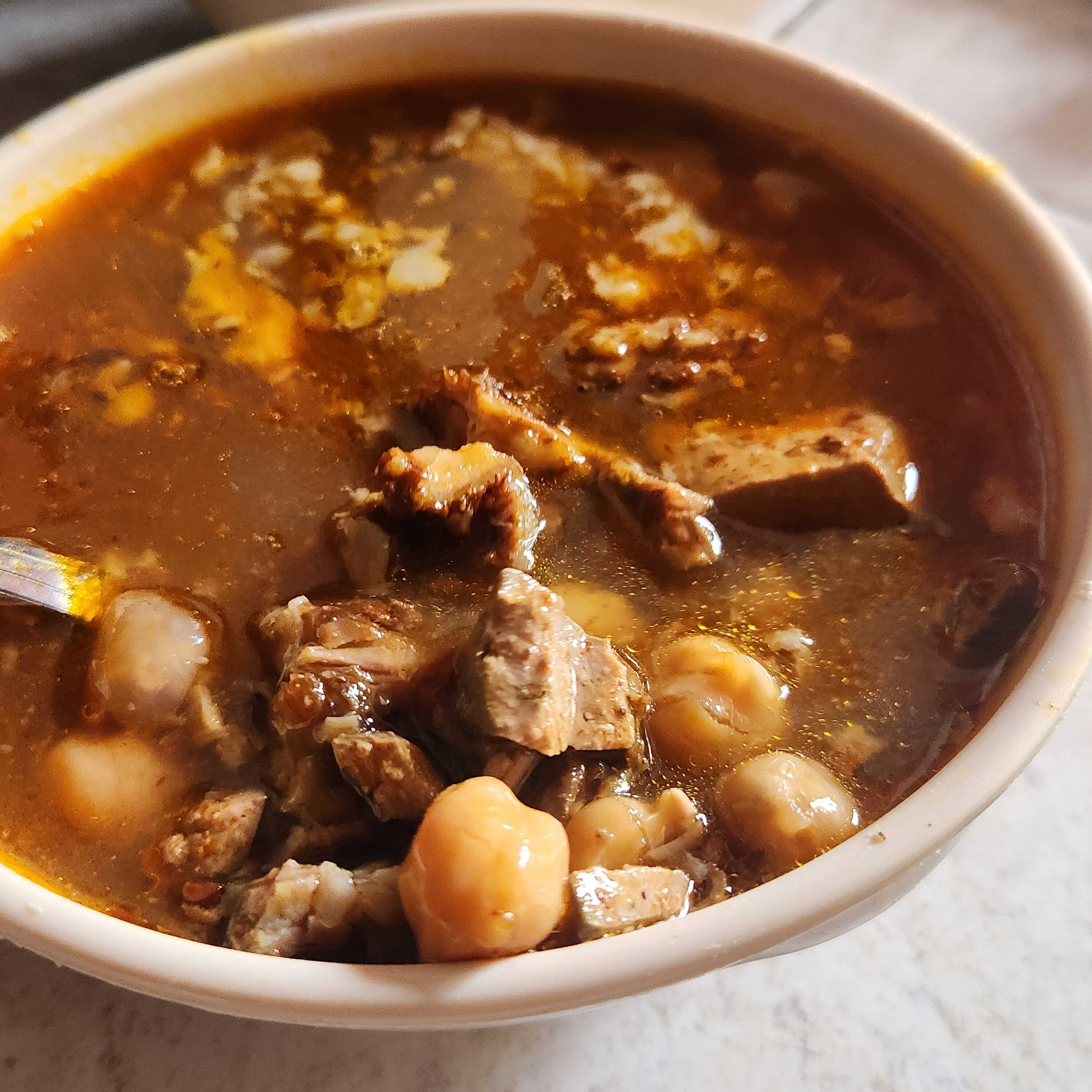 Consome con carne grande