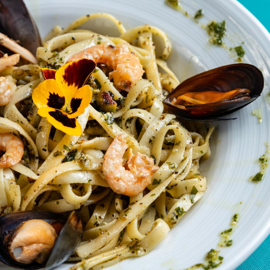 Pasta Pesto con Camarones