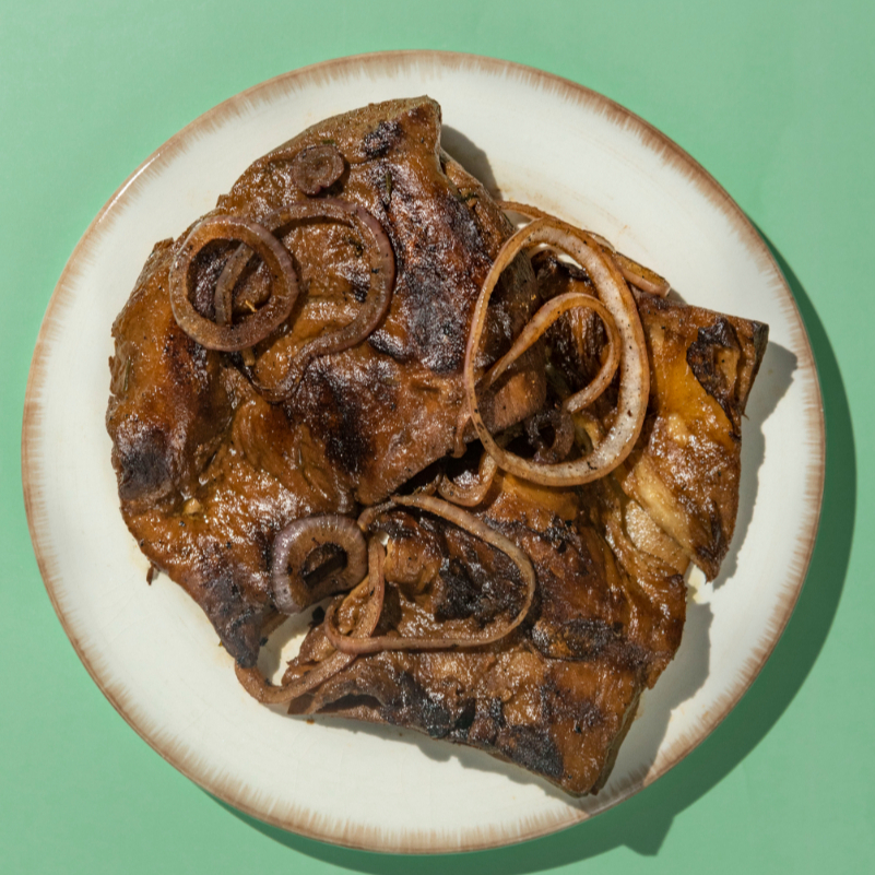 Opções: Linguiça acebolada - 150g / Churrasquinho misto - 150g / Lascas de bacalhau - 150g / Iscas de carne acebolada - 150g / Cubos de frango - 150g / Iscas de lombinho ao molho barbecue - 150g / Carne moída tradicional - 150g / Carne moída calabresa - 150g