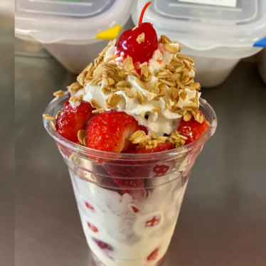Fresas con Crema y Granola