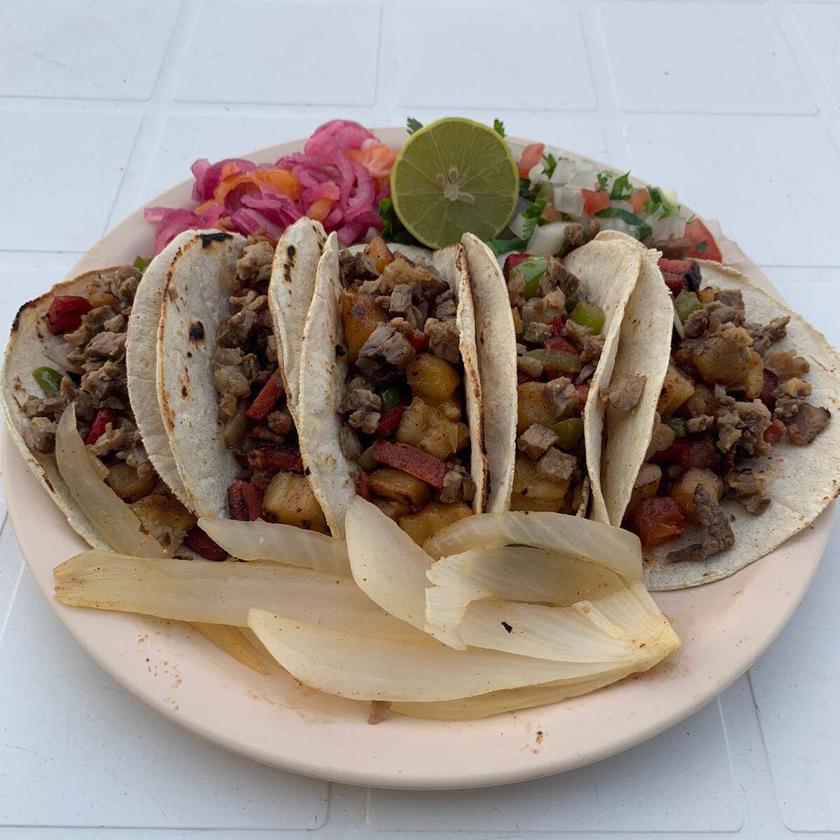 5 Tacos de Discada en Maiz