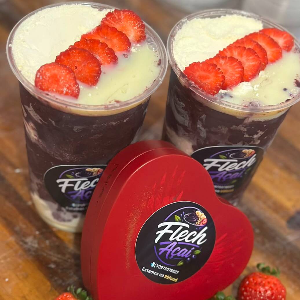 Combo casal 2 açaí de 700ml com morango leite condensado leite em pó.
