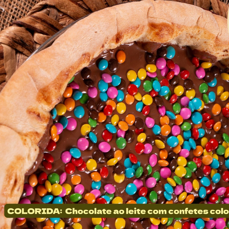 Chocolate ao leite coberto com confetes coloridos