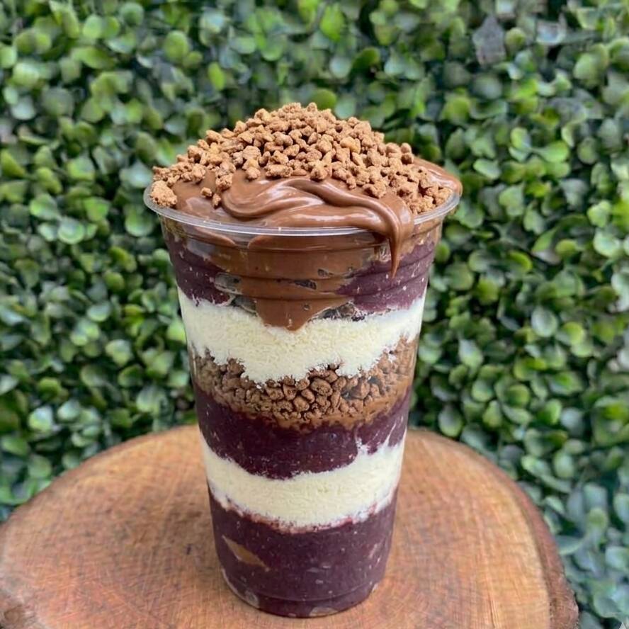 Nosso delicioso acai artesanal recheado com leite em po, nutella e ovomaltine, impossível resistir a essa delicia 🫣😋