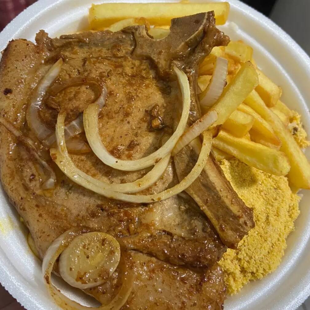 Deliciosa quentinha com os acompanhamento: ARROZ, FEIJAO FRITAS