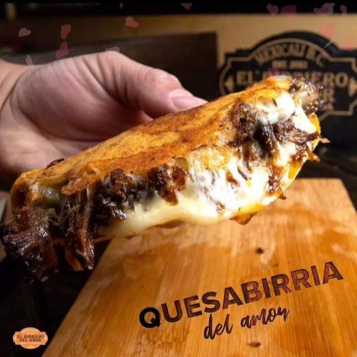 Combo Quesabirrias con Bebida del Dia