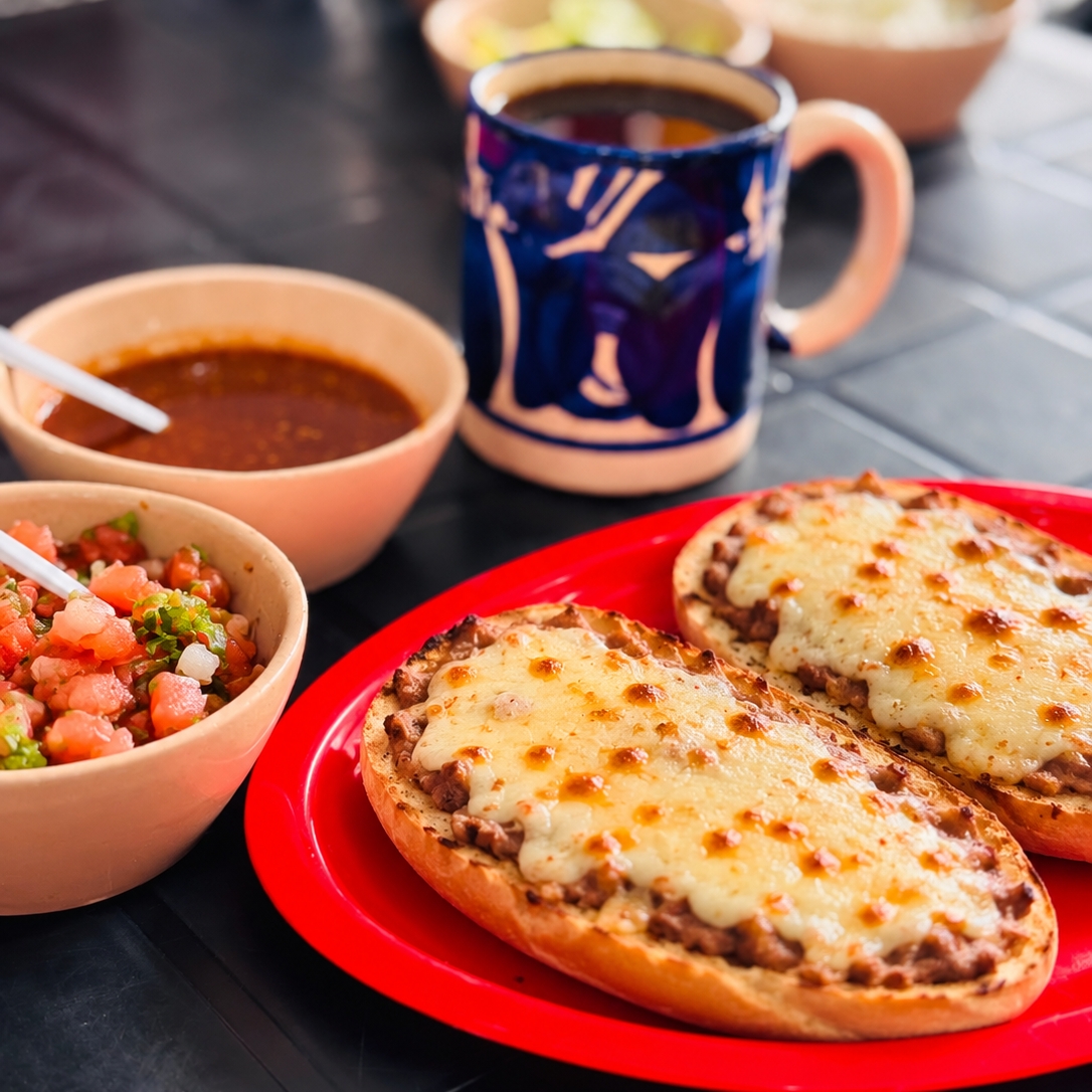 Molletes Salados