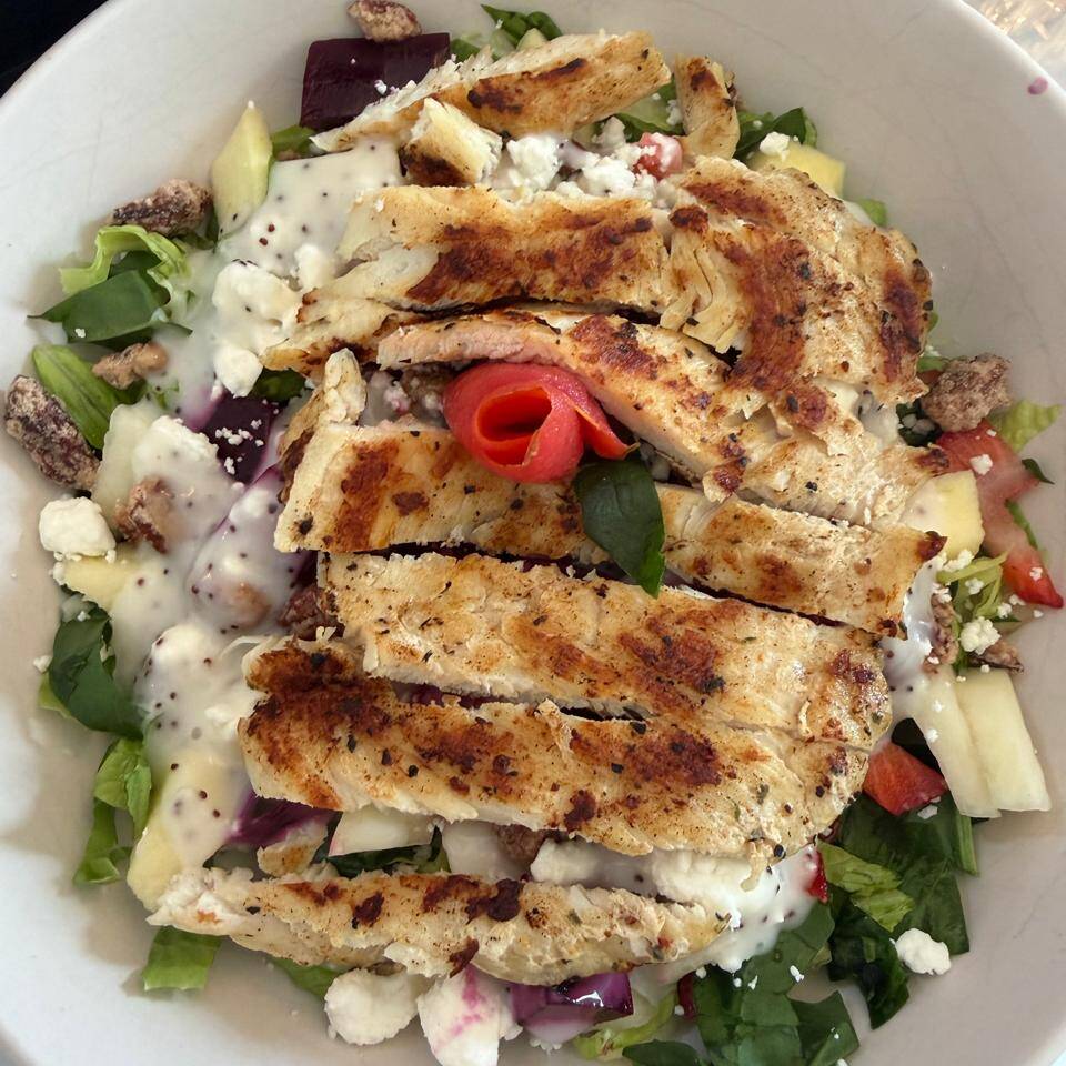 ENSALADA BETABEL CON POLLO