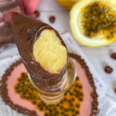 Base de maracuja que parece um mousse de tão cremosa e a casquinha de muuuita Nutella.