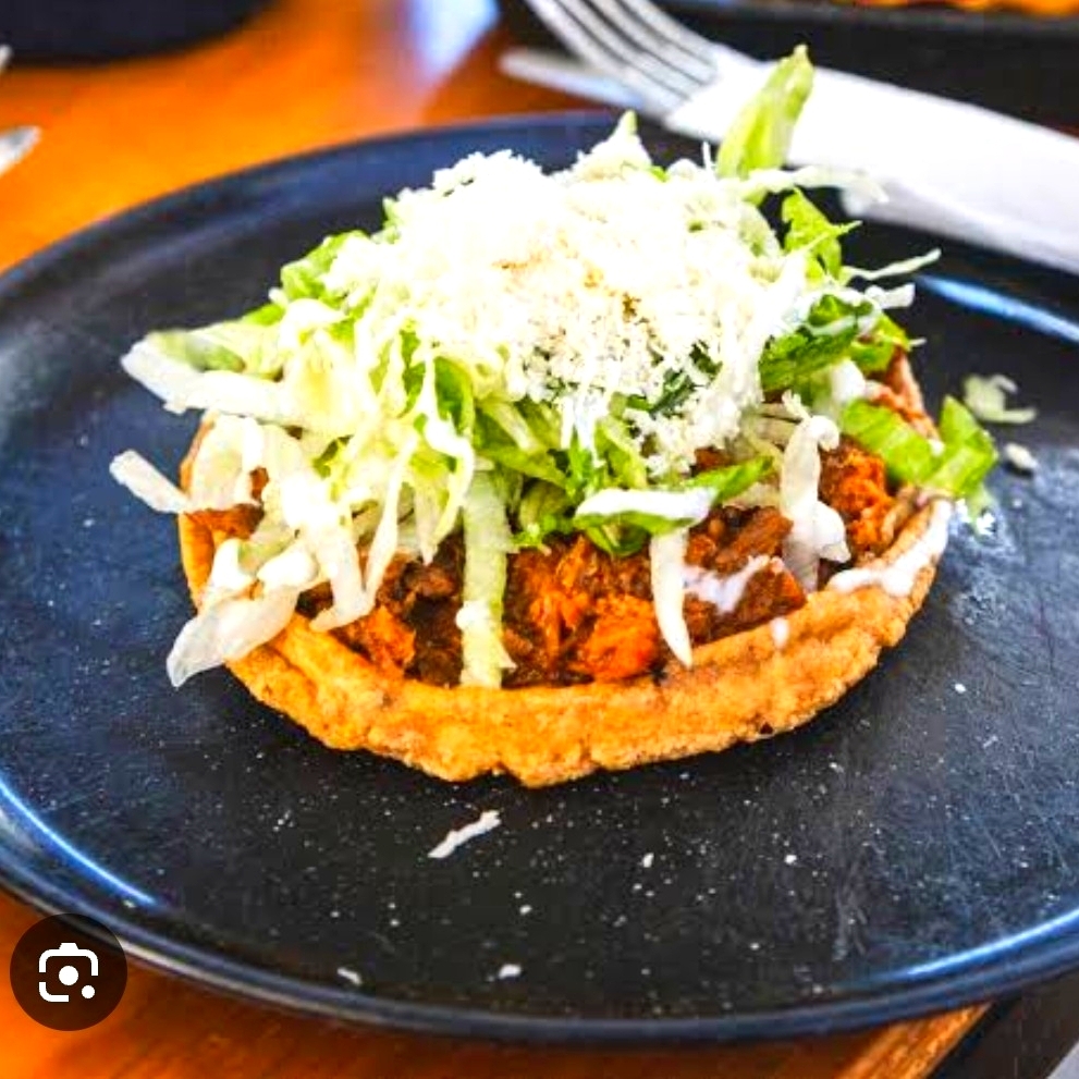 Sope de Chicharrón + Bebida a Elegir