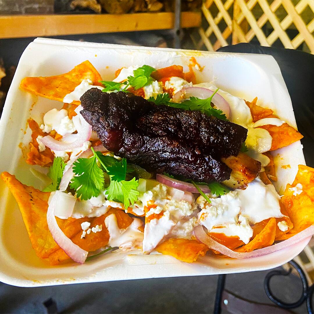 Chilaquiles Rojos con Costilla