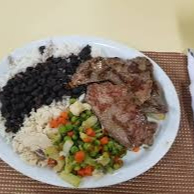 Arroz, feijão, farofa e vinagrete