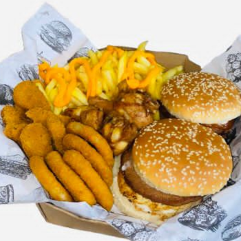 2 hambúrgueres + 2 guaraná natural + batata frita + frango à passarinho + anel de cebola + nuggets
