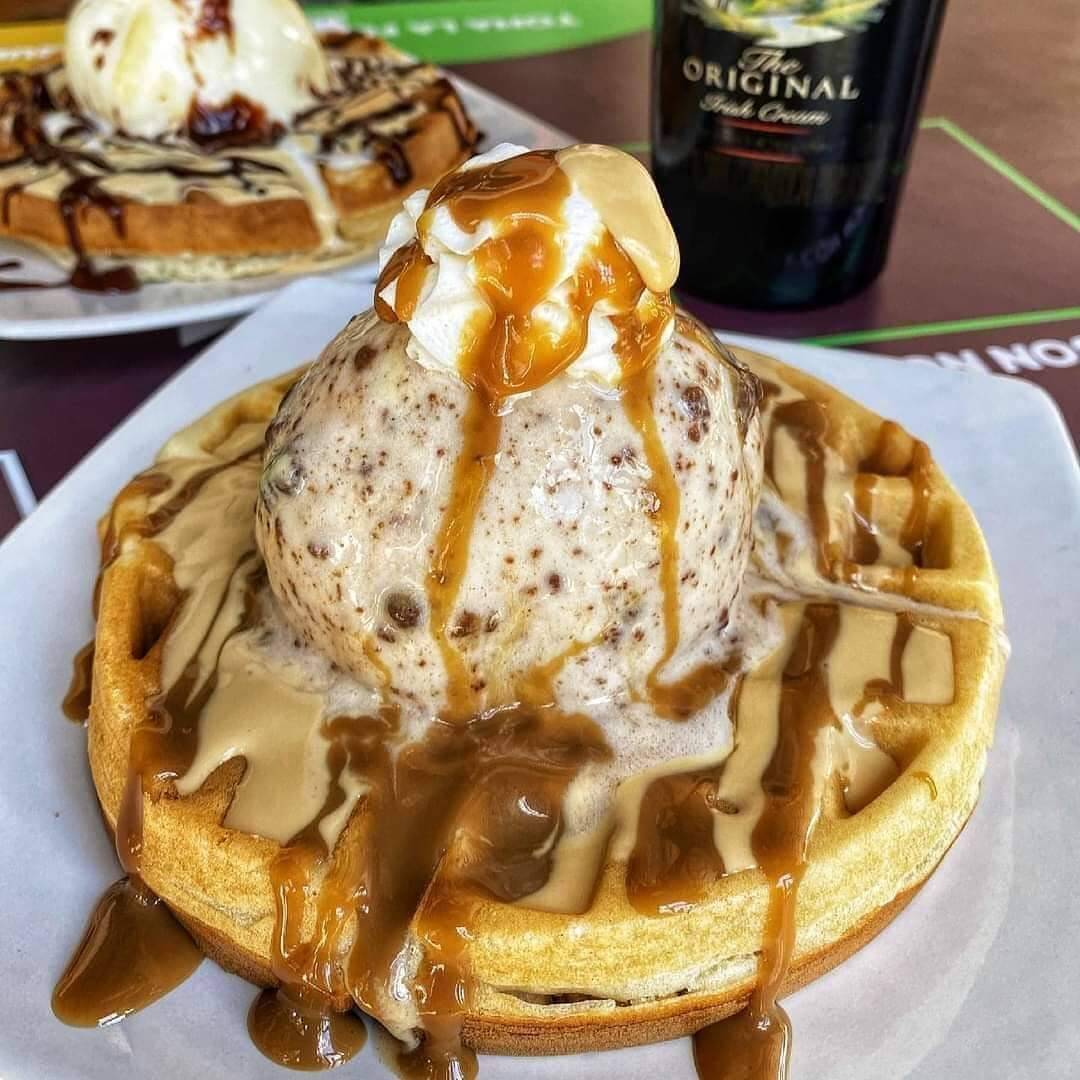 Waffle Especial de 1 Ingrediente y Bola de Helado