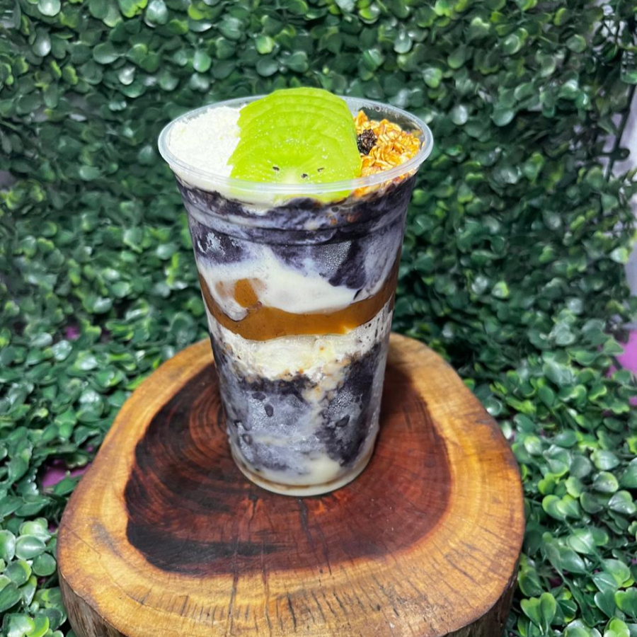 Açaí, 2 caldas, 1 creme, 4 complementos, 2 frutas