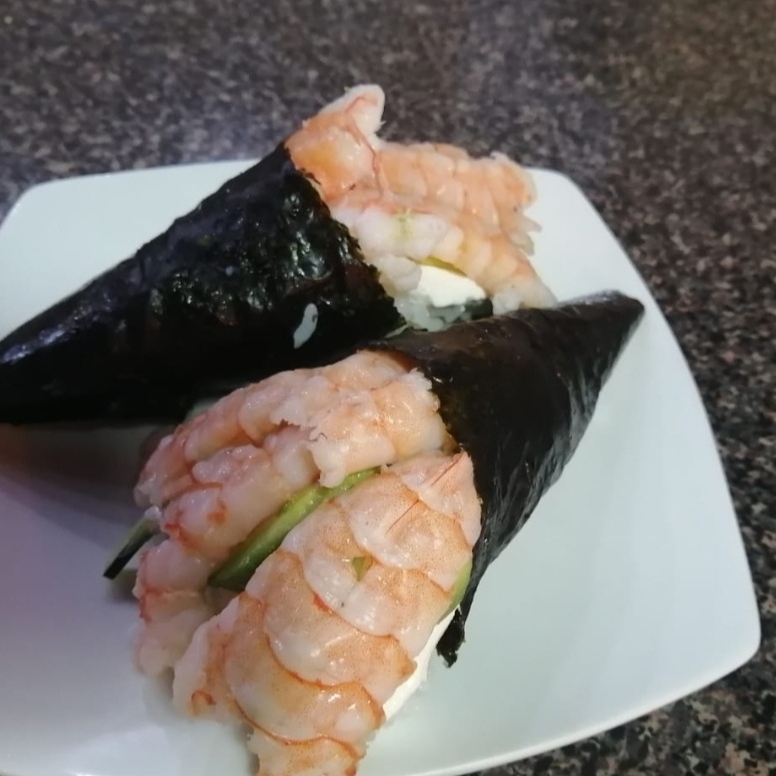 Temaki Ebi (2 Piezas Envueltas en Forma De Cono)