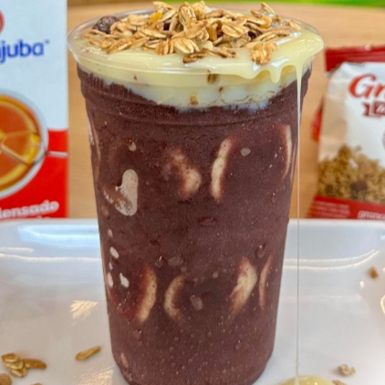 Açaí super concentrado e preparado em camadas com até 4 adicionais à sua escolha.