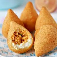 Deliciosa coxinha de frango com o famoso Catupiry.