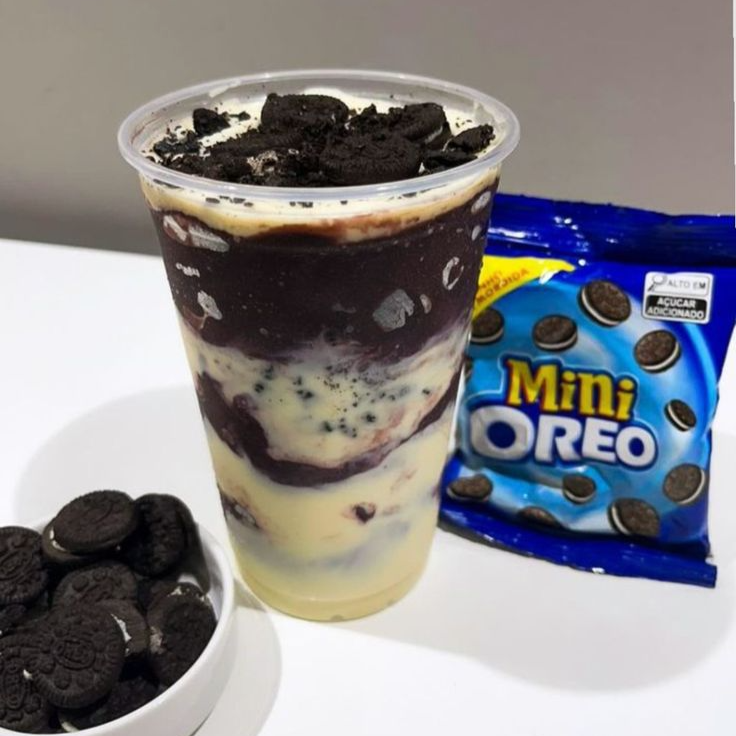 Oreo, leite em pó, os 2 brigadeiros (ninho e tradicional).
