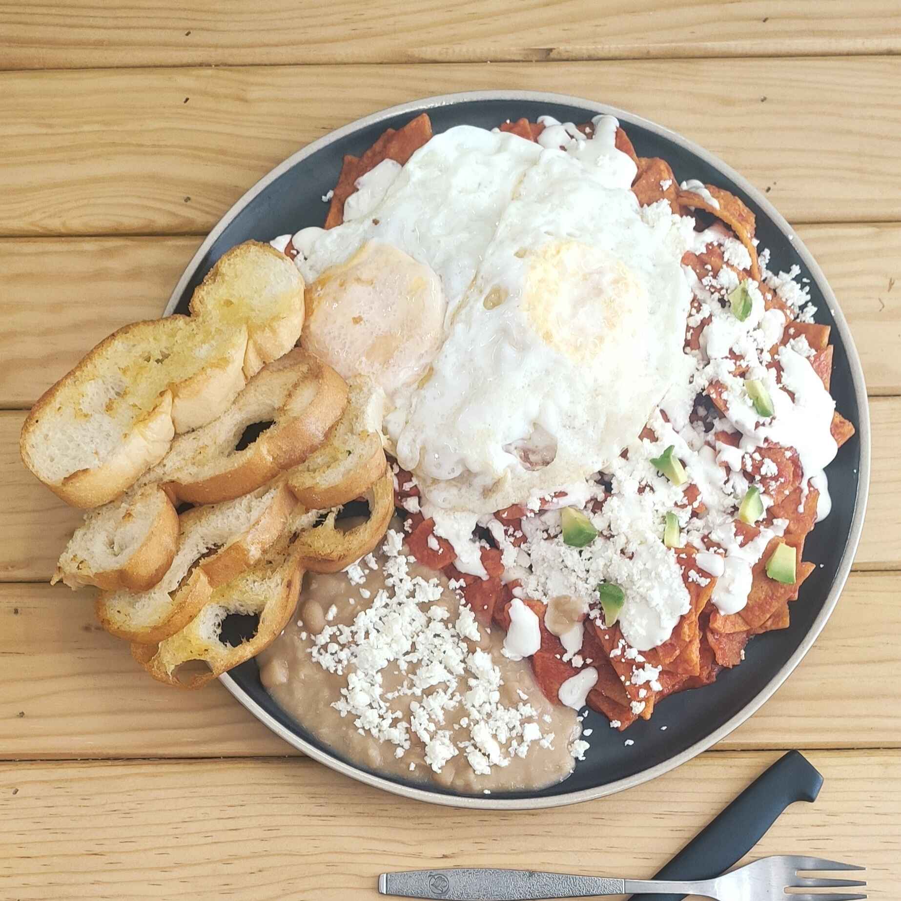 Chilaquiles con Huevos Estrellados