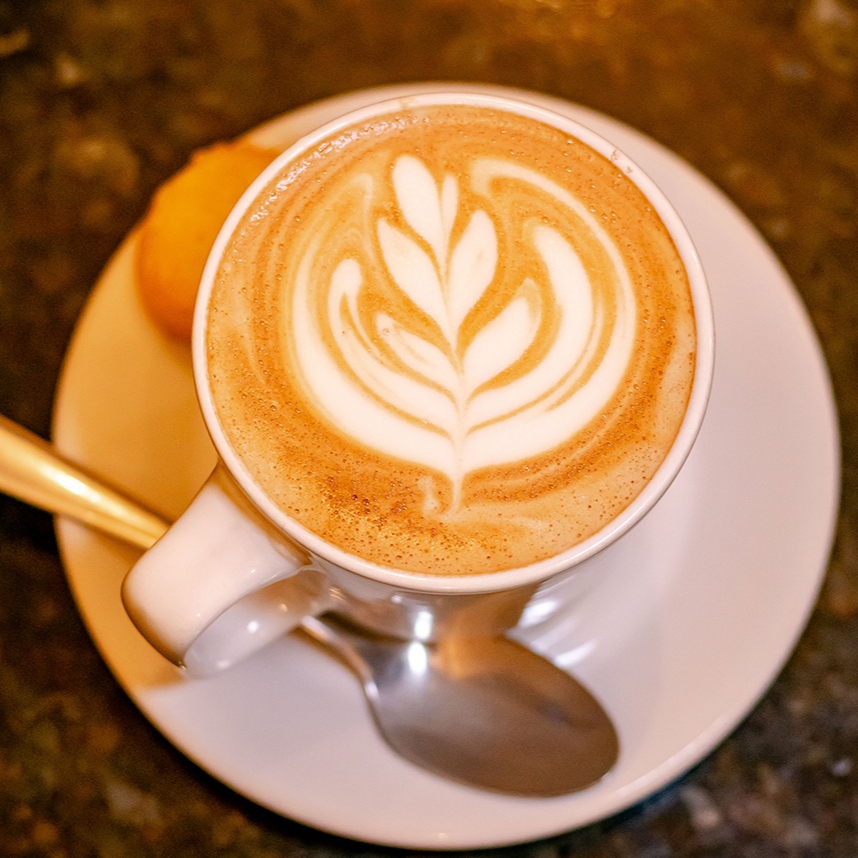 Latte Nutella caliente 12oz (354ml)