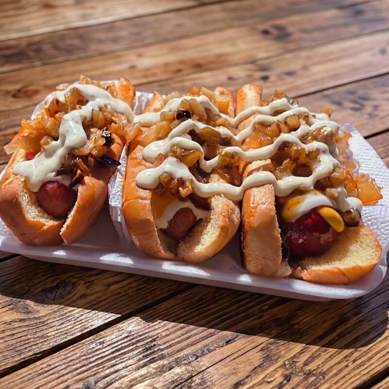 3 Hot Dog Especiales de Crema de Ajo
