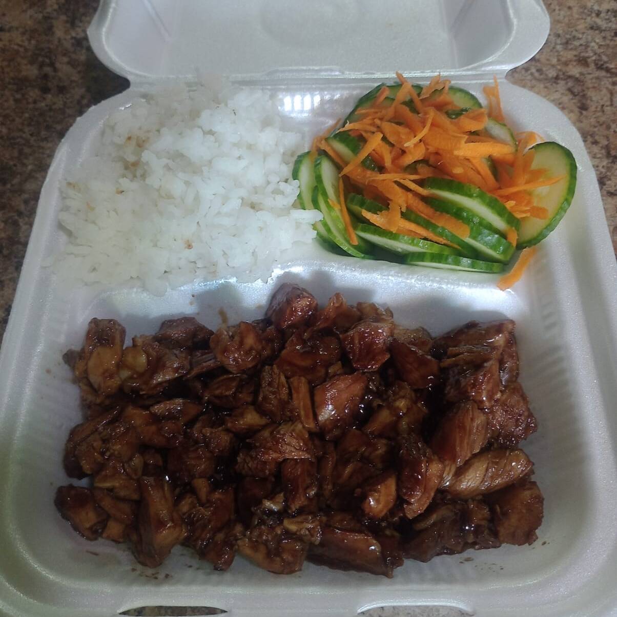 POLLO TERIYAKI + ARROZ + ENSALADA