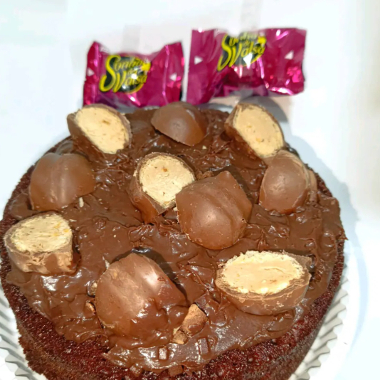 olo piscininha de chocolate com bombom Sonho de Valsa