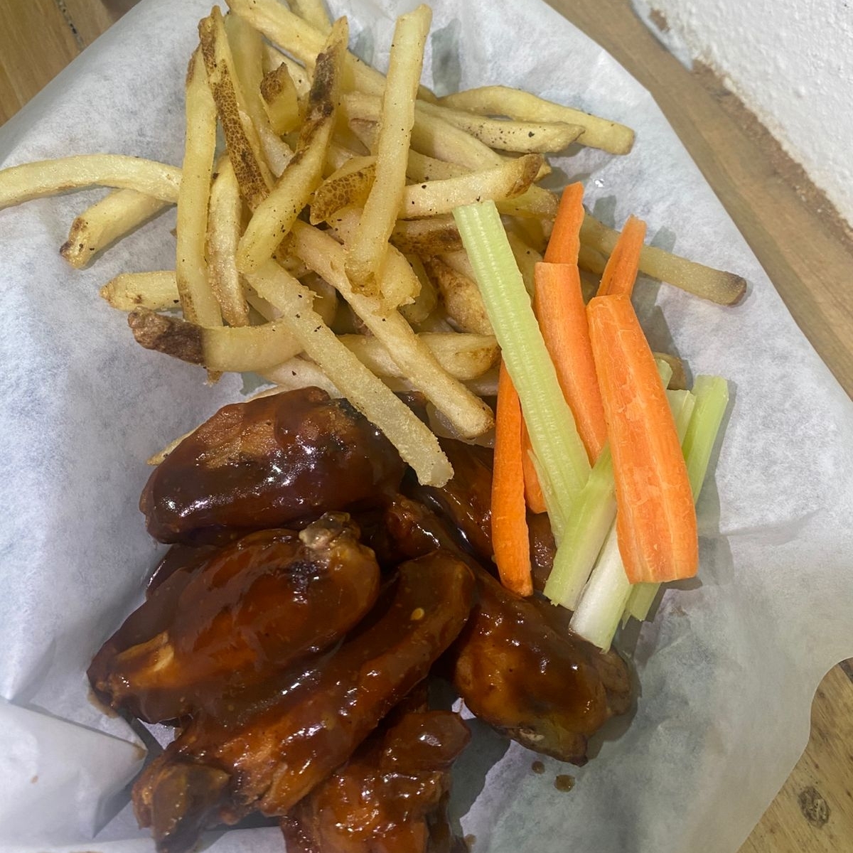 Alitas 8 piezas y papas