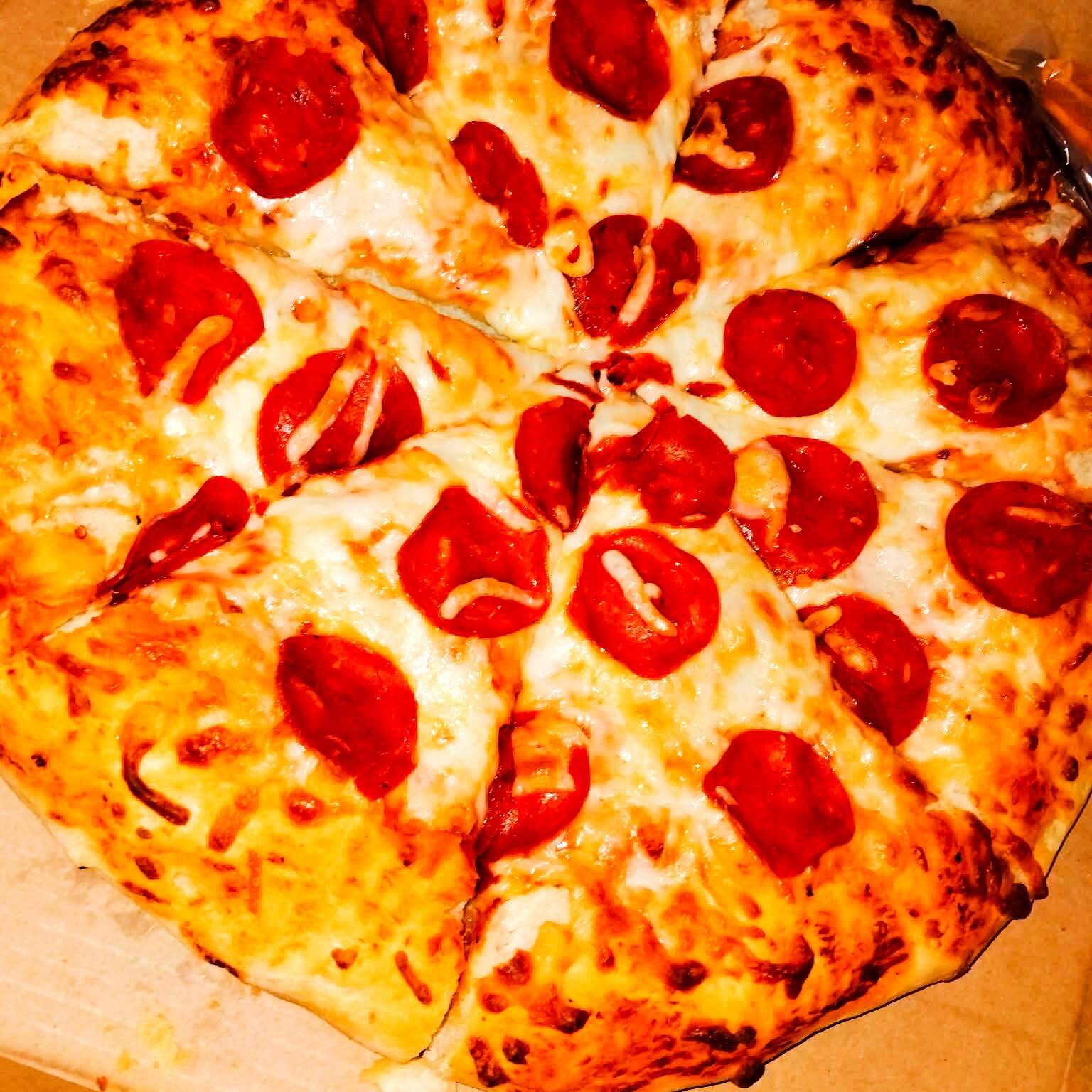 Pizza Peperoni Clásica Grande.