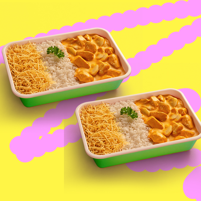 Vai ter russo com inveja, pode acreditar. O nosso estrogonofe de frango é cremoso, vem com um arroz delícia e aquele show de batata palha. Camarada, é de babar. 2 Mitas para compartilhar, incrível!