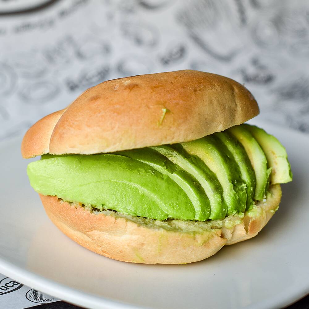 Sándwich de Pan con Palta + Jugo Especial 21 oz