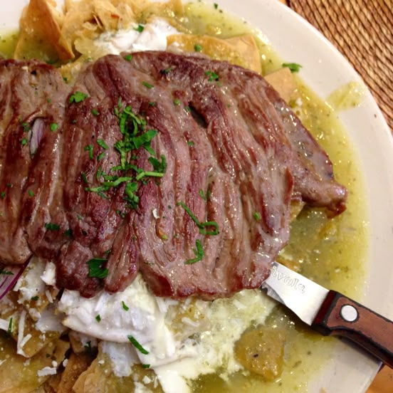 Chilaquiles verdes con Arrachera