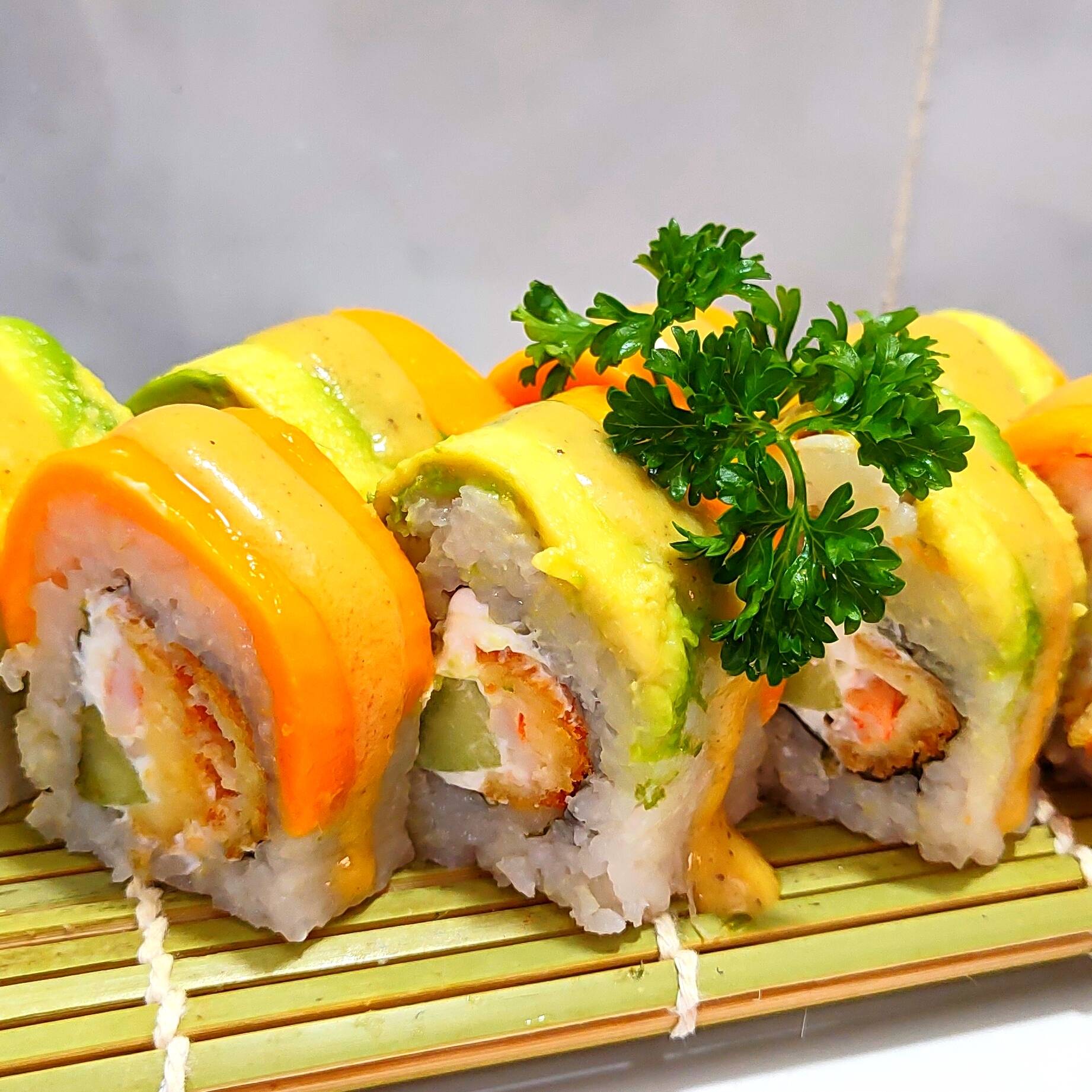 DRAGON ROLL
