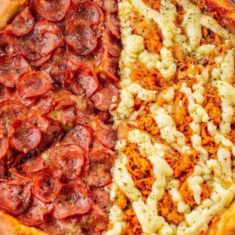 Escolha Até 2 Sabores e Sinta a Qualidade de Uma Pizza Recheada, Quentinha e Pronta Pra Dividir com Quem Você Ama!