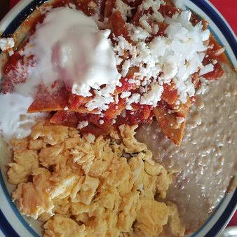 Chilaquiles Rojos con Huevo Revuelto, Sin Chile