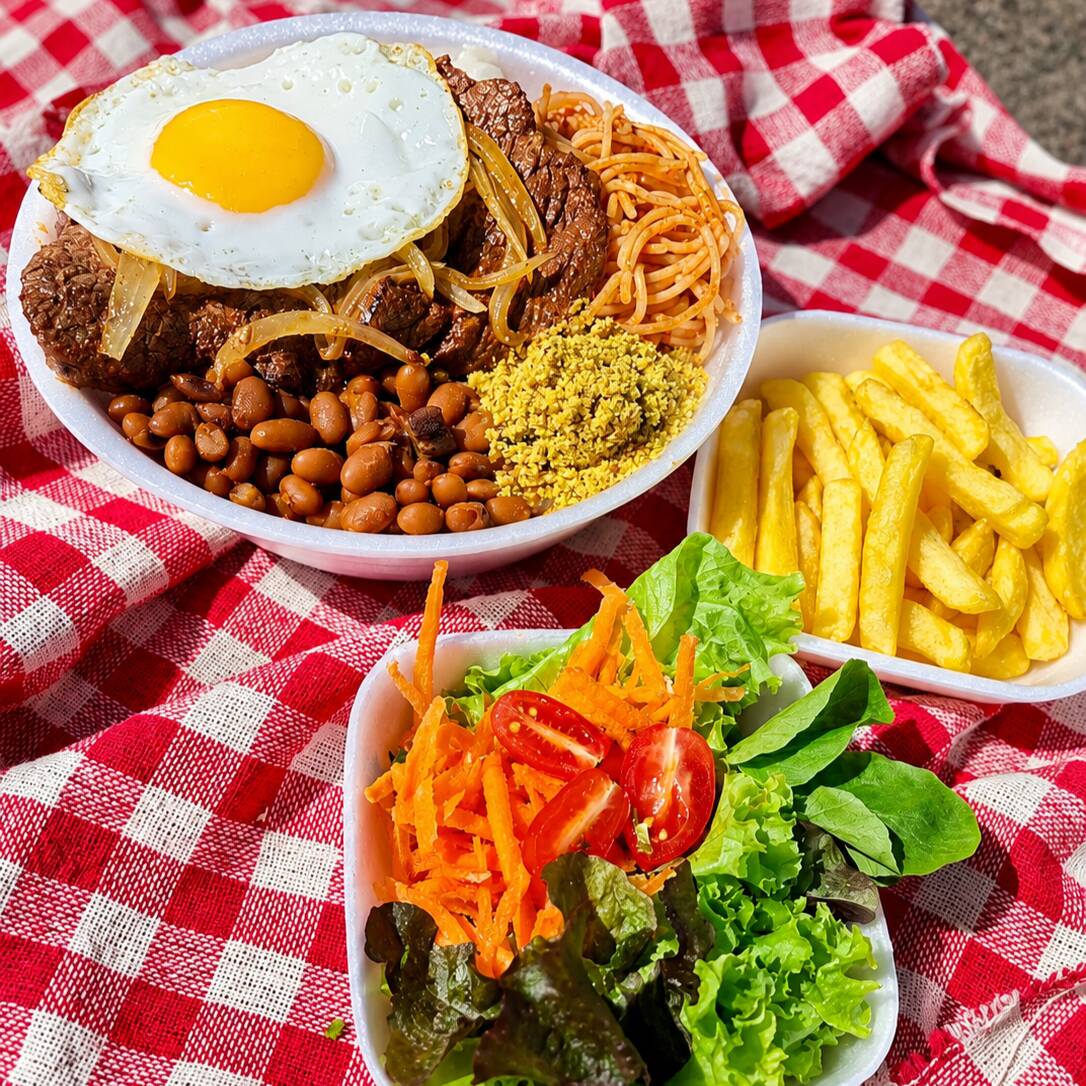 Nossa marmitex especial do Dia acompanha. BIFE BOVINO A MODA DA CASA COM SALADA ARROZ/FEIJÃO/FRITAS/MACARRÃO/OVO/FAROF bife bovino (Marmita Indicada Para 01 Pessoa) Todas as nossas marmitex são bem servidas!