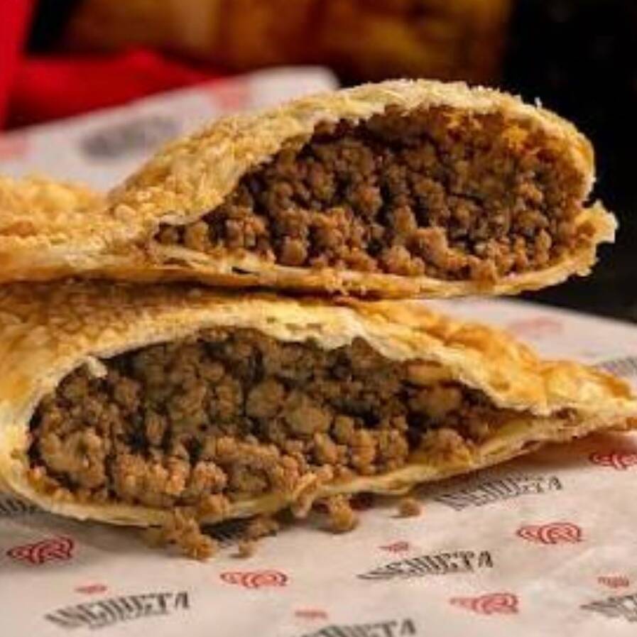 carne moidaa refogada no alho cebola e cheiro verde , bem soltinha