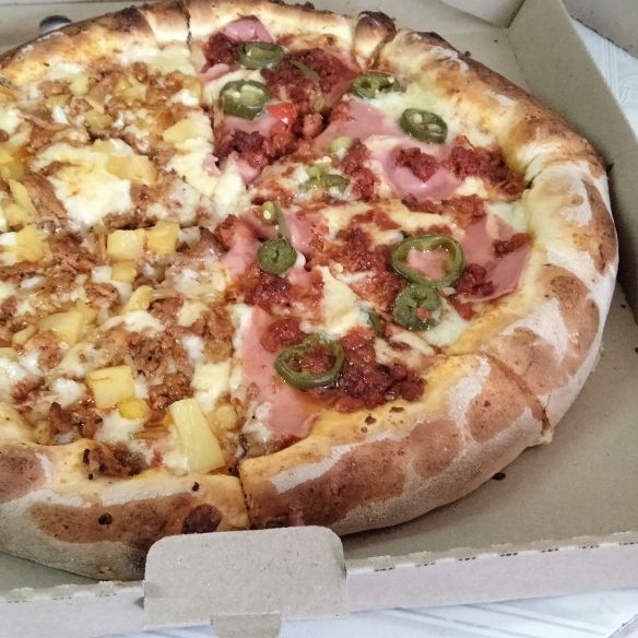 Pizza Grande con Orilla de Queso