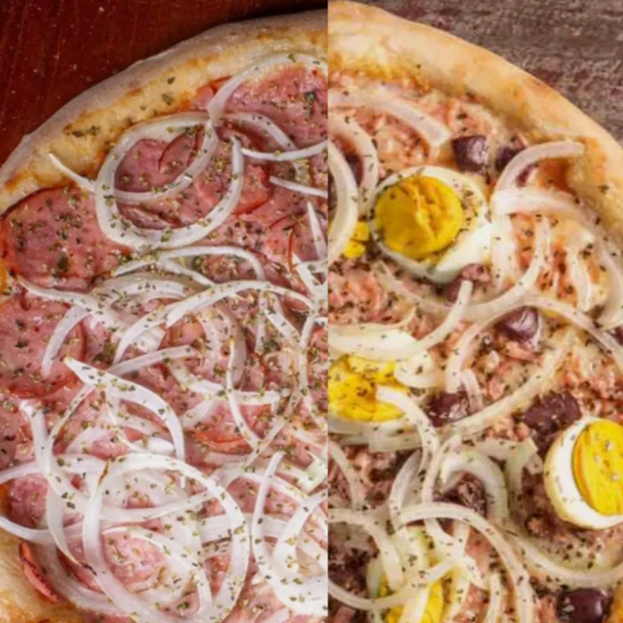 Pizza 2 sabores- calabresa e portuguesa( Grande 8 pedaços), uma combinação irresistível das receitas mais queridas pelos nossos clientes.