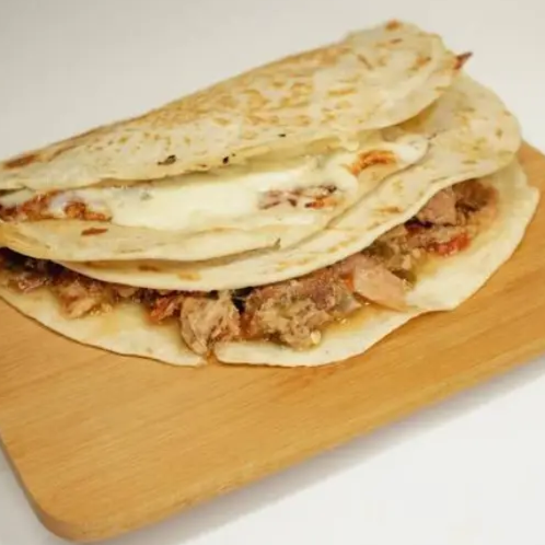Quesadilla con Guiso