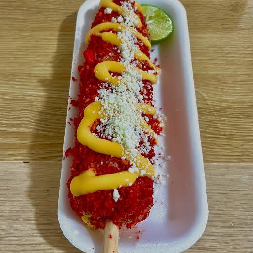 Elotes revolcados en papitas