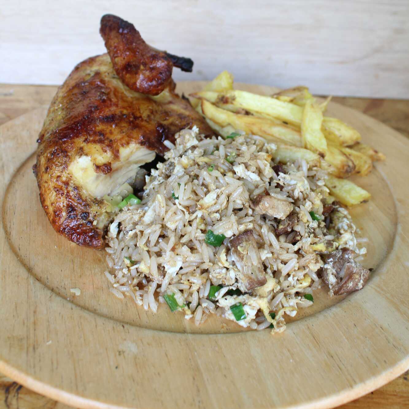 1/2 Pollo a la Brasa con Papas y Arroz Chaufa